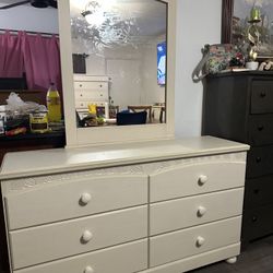 Ashley Dresser & Mirror Like Good Condition 