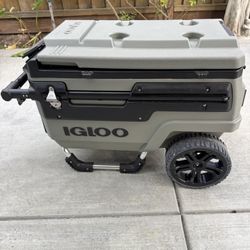 Igloo 70 Qt. Trailmate Roller Cooler