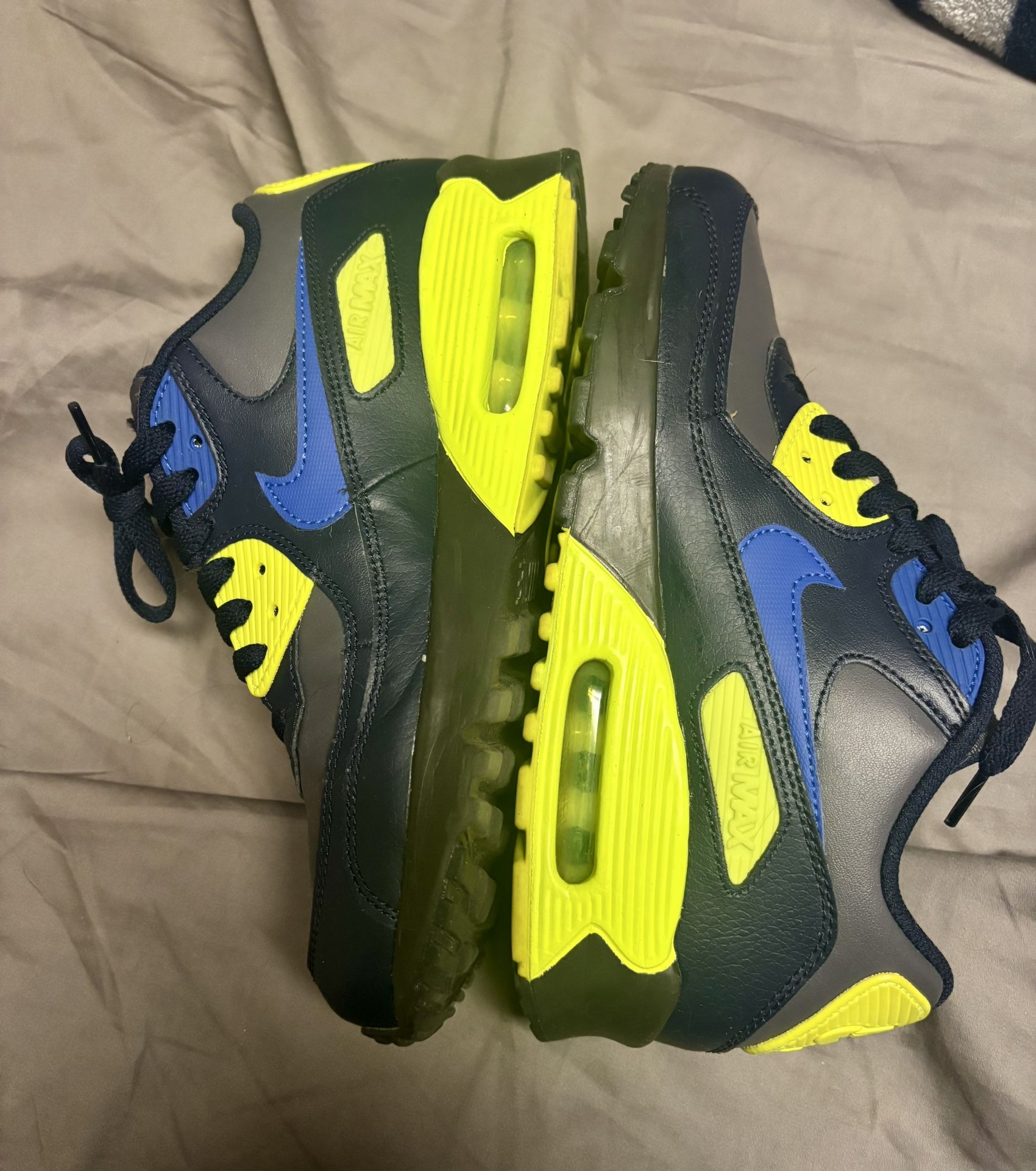Nike Air Max 90 LTR GS Dark Grey/Hyper Royal/Volt 833412-031 Size 6Y