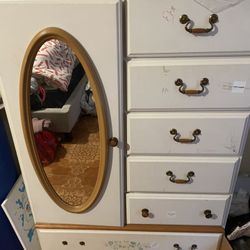 Dresser With Mirror