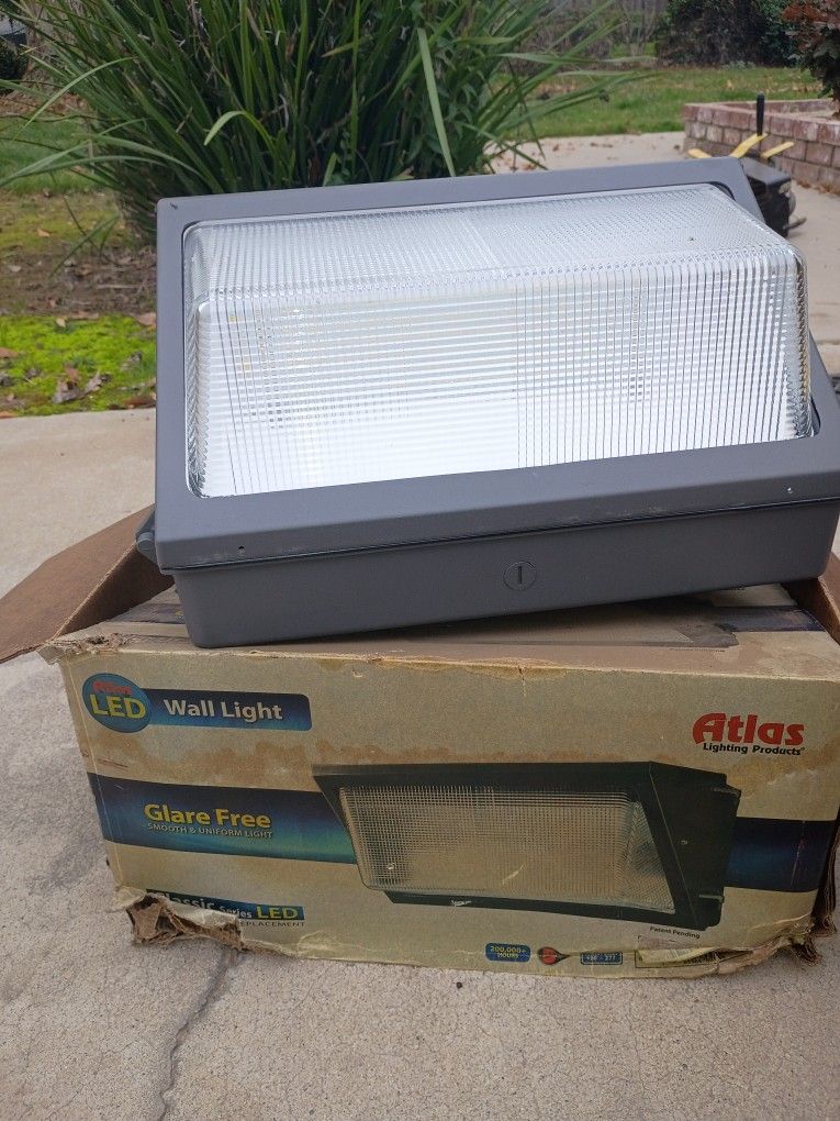 Atlas LED Wall light