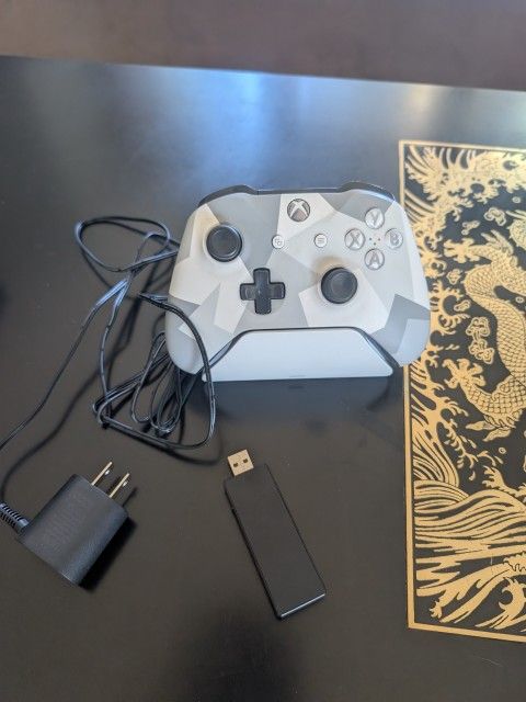 Wireless Xbox One Controller With Wireless Charging Stand