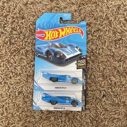 2 Hot Wheels
