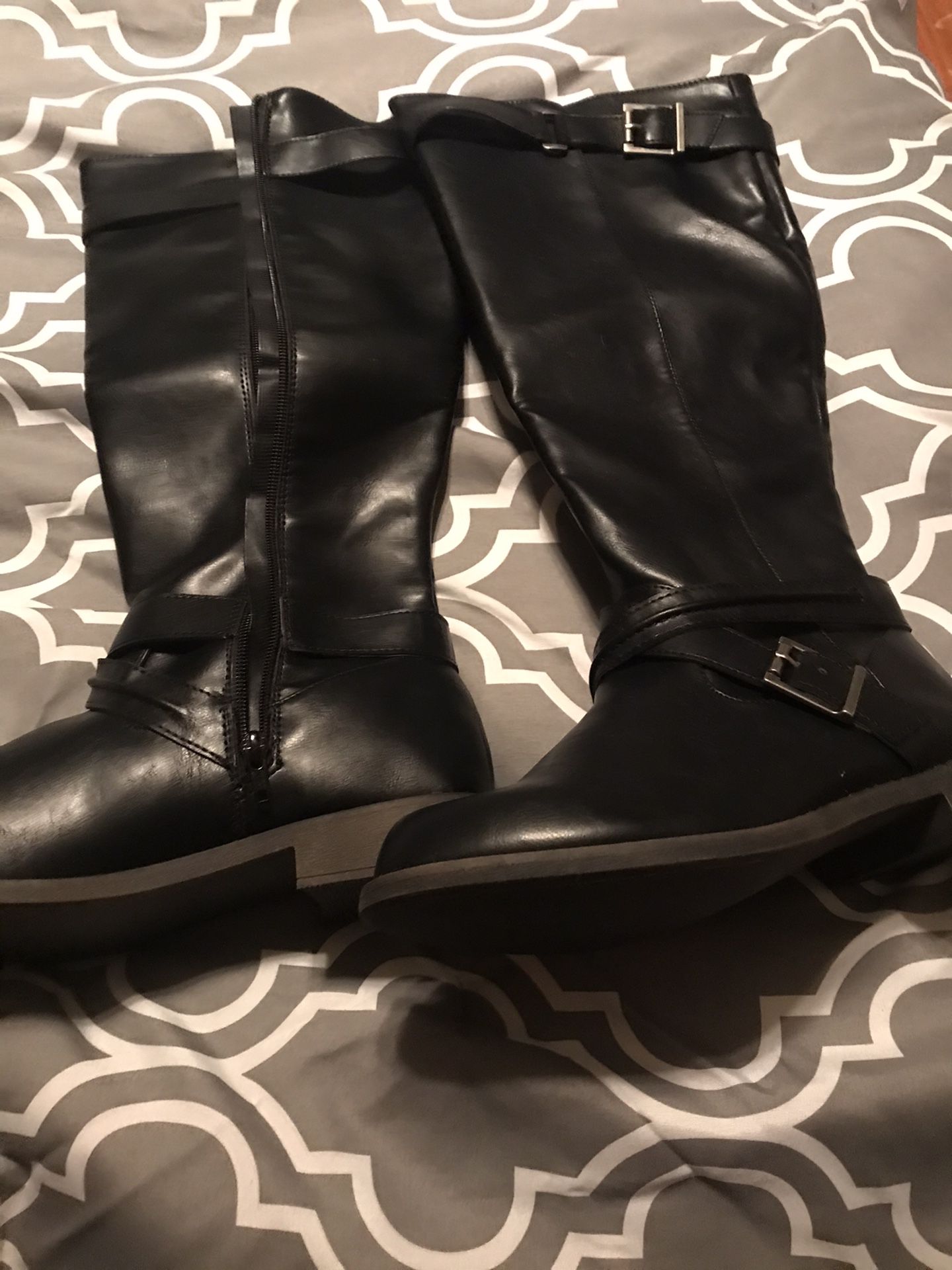Size 10 women’s boots from Just Fab. Snow & Calloway area