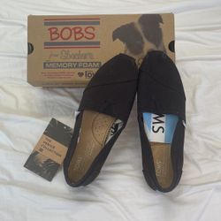 Size 7 Skechers Bobs Memory Foam  Shoes