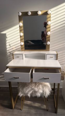 ✨ White & Gold Hollywood Vanity Set + Lighted Mirror, Fur Stool & Charging Nightstand — MUST GO ✨