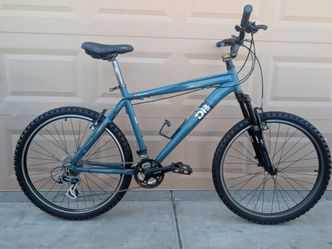 26"x2.0. DIAMONBACK RESPONSE MENS MOUNTAIN BIKE. LARGE FRAME 20". EXCELLLENT CONDITION WITH FRESHLY TUNE UP 👌🏼