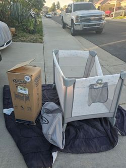 Baby Play Pen only used two time like new