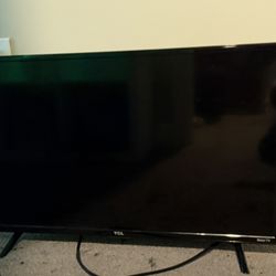 TCL Roku TV. 32”
