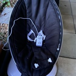 4 moms Mamaroo Swing