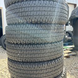 235-80-17 Michelín LT