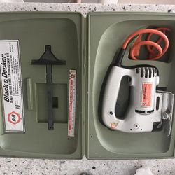 Black And Decker Deluxe 3 Speed Jig Saw Kit 