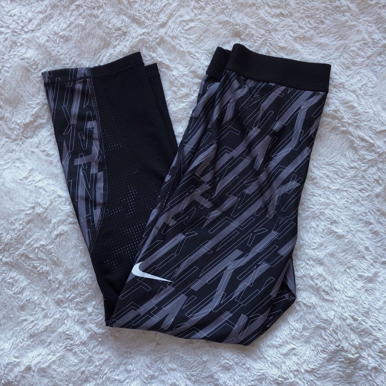 NIKE Graphic Print Grey Black HyperCool High Waisted Athletic Workout Leggings