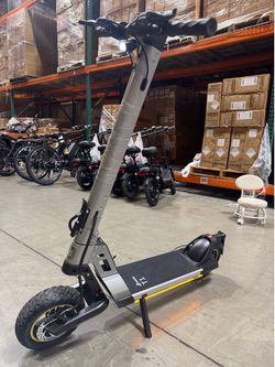 Front and rear shock-absorbing electric scooters