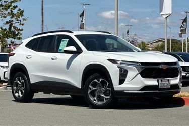 2025 CHEVROLET TRAX LT -SUV UNDER 18k