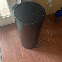 Trash Can 