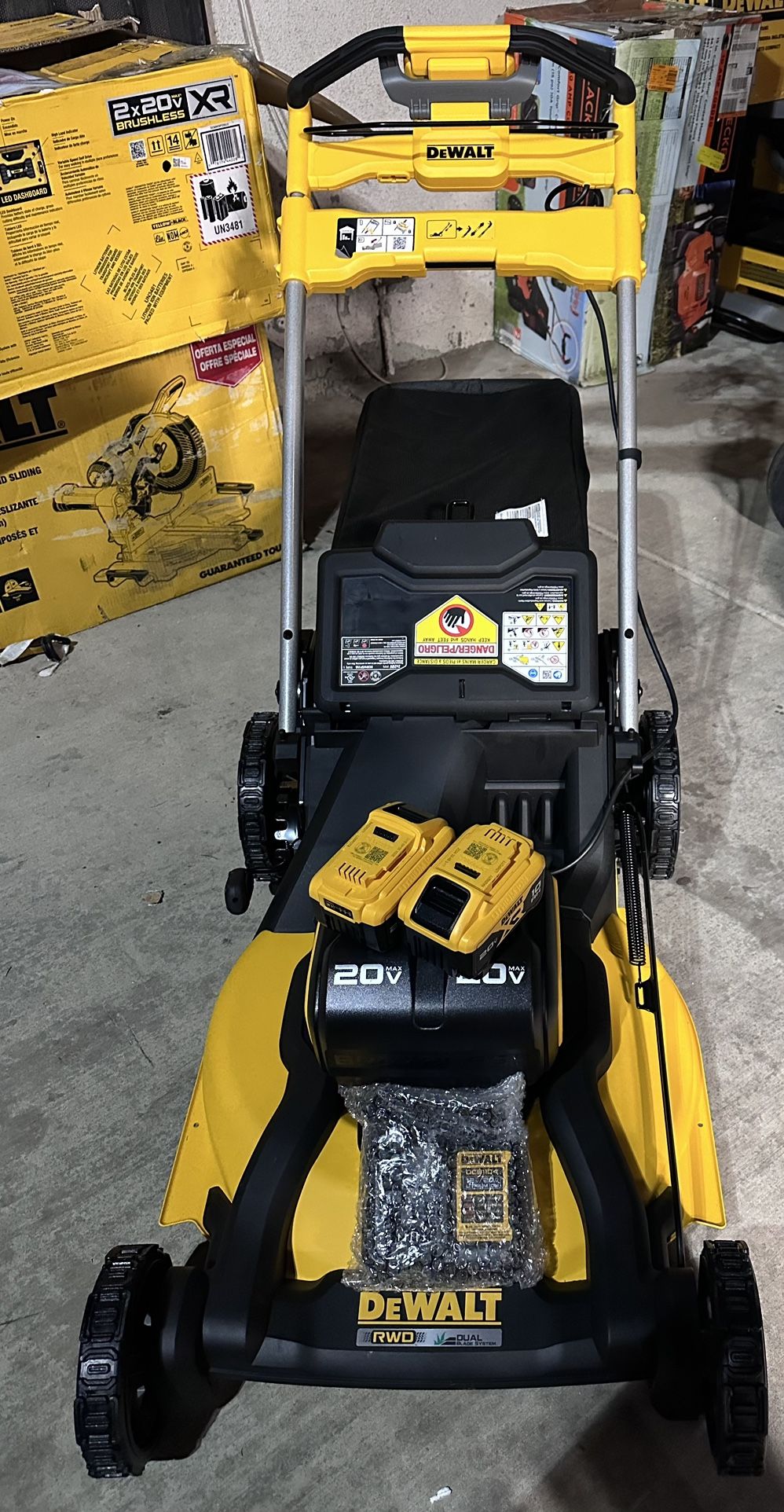 DEWALT 2x20V MAX 21 in. Cordless Battery Powered Self Propelled Lawn Mower Kit with (2) 10 Ah Batteries and Chargers