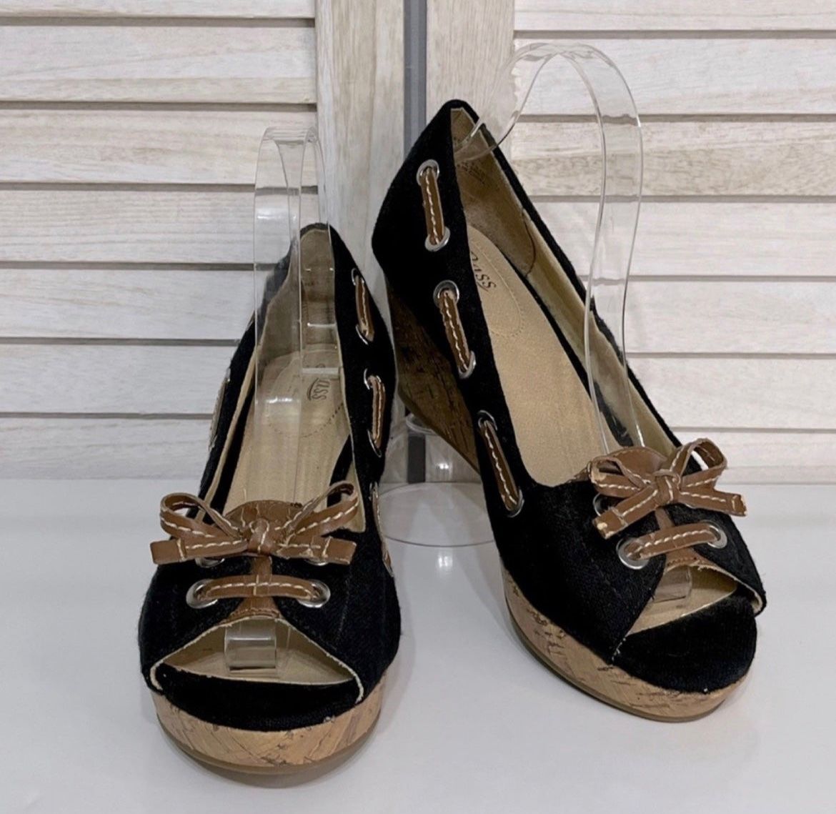 NWOB Bass Kitchy Canvas Wedges Size 8.5M