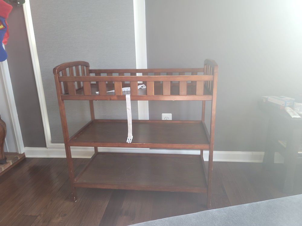 FREE Baby Diaper Changing Table