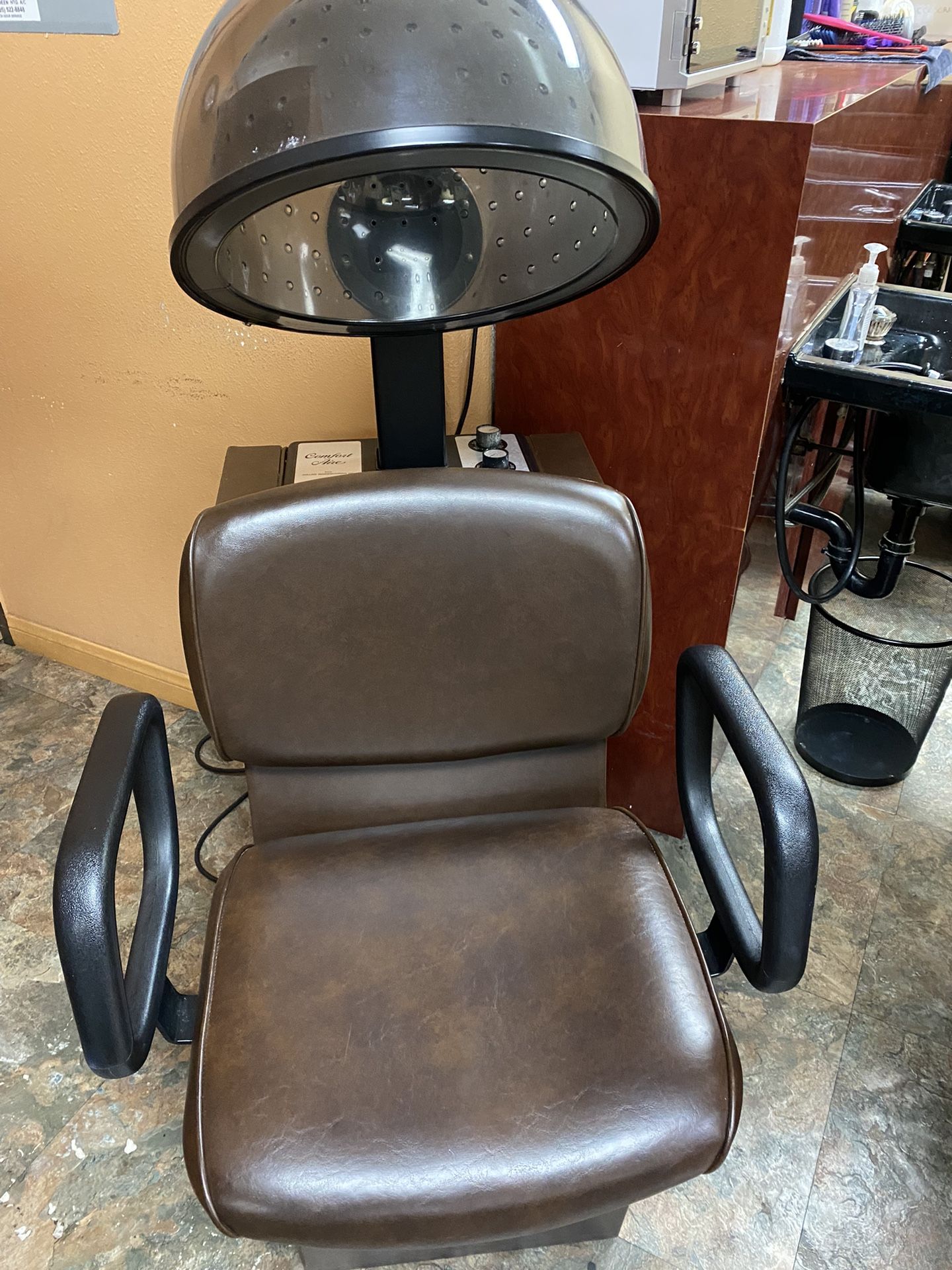 Comfort Salon, Hair Dryer Seat