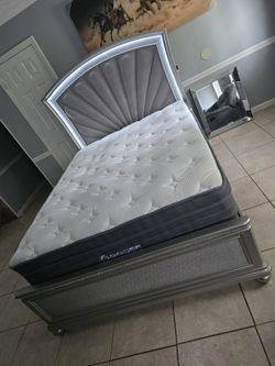 QUEEN SIZE BED WITH MIRROR