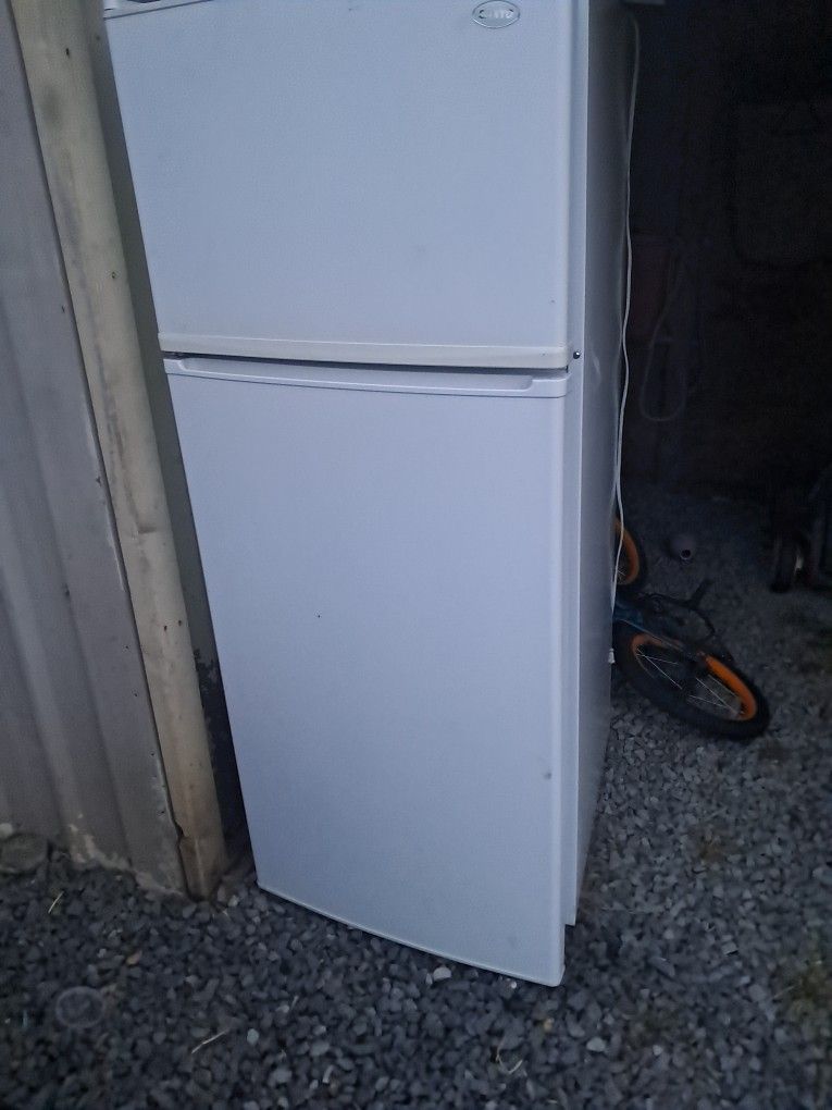 Refrigerator