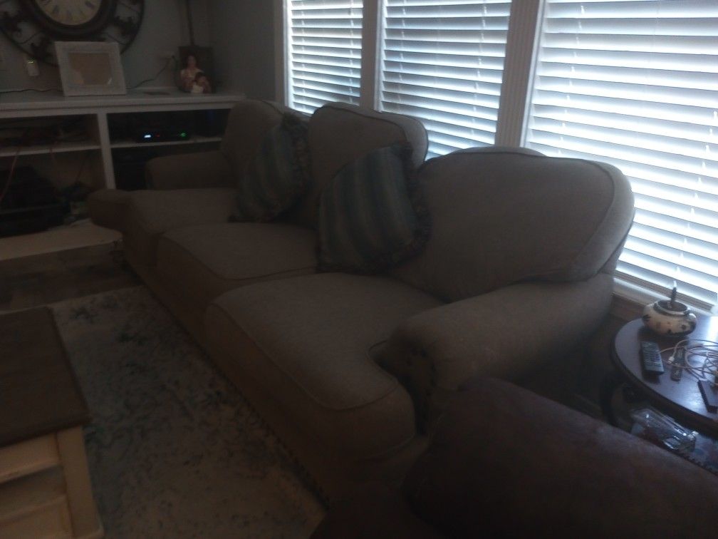 Couch Love Seat And Two Oversized Recliners