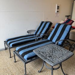 Outdoor chairs Set W/ table 