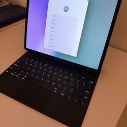 iPad Pro 12.9 in (4th Gen) 512GB W/ Apple Keyboard