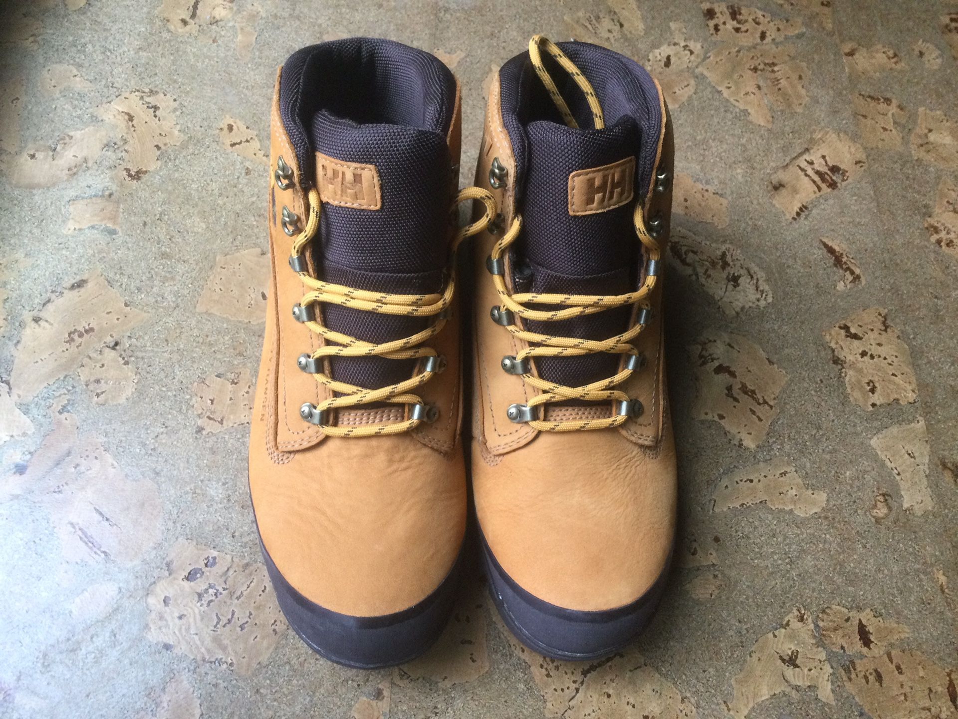 HH Helly Hansen Men’s Knaster 3 Winter Boot Size 9. LIKE NEW!!!!!