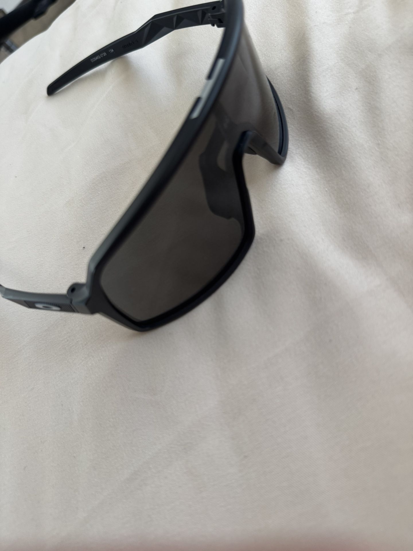 Oakley Sutro S Black