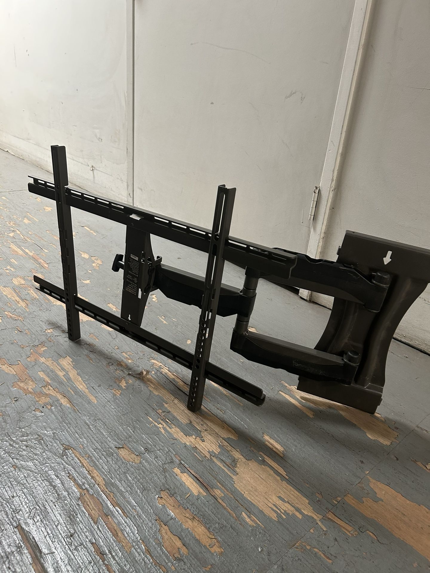 Large Flat Screen TV Wall Mount With Tilt