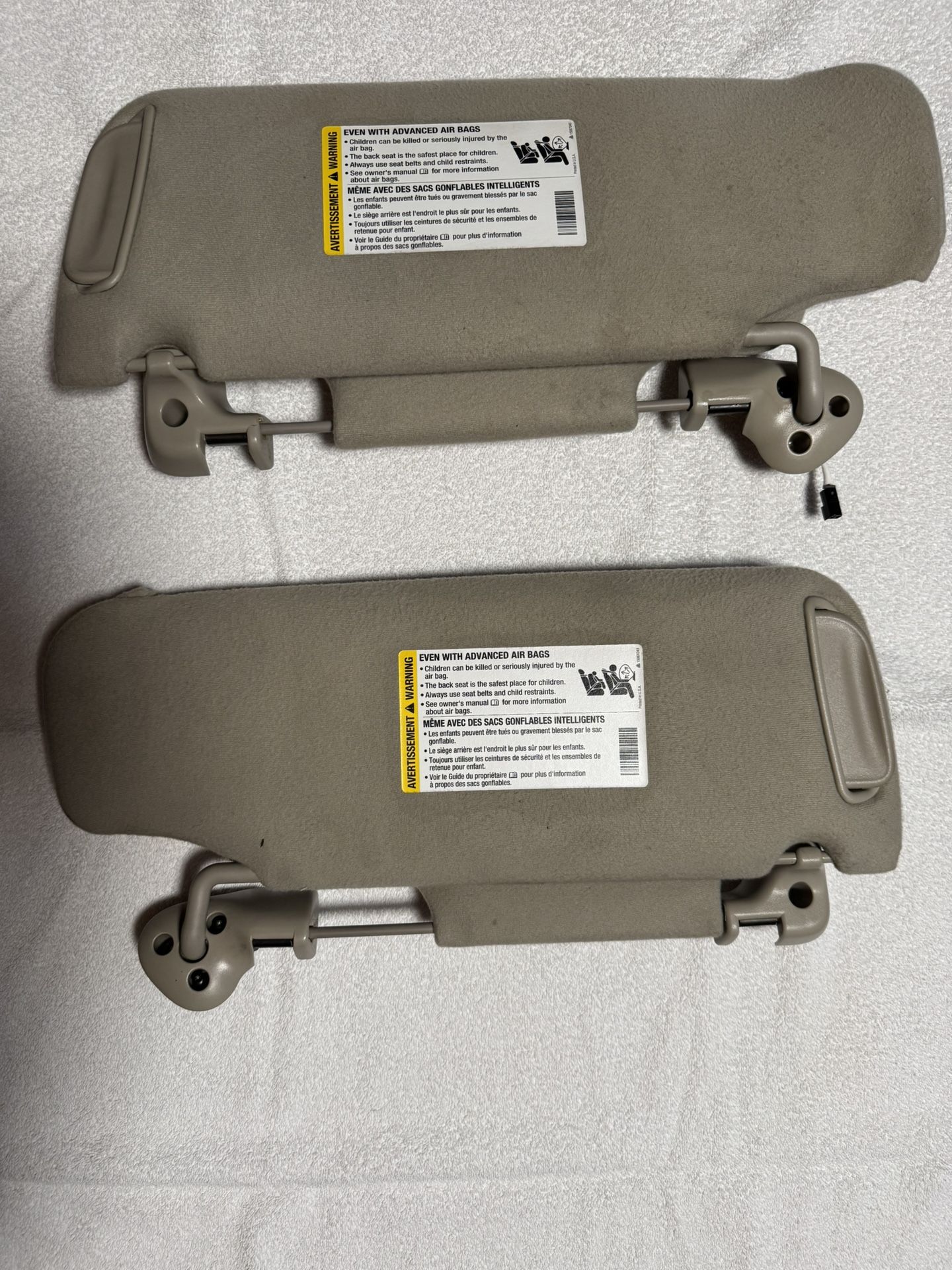 99-06 Chevy SUBURBAN TAHOE Gmc YUKON Dual Sunvisors w/ Sun Visor Clips LIGHT TAN