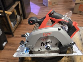 6-1/2" skill saw Milwaukee