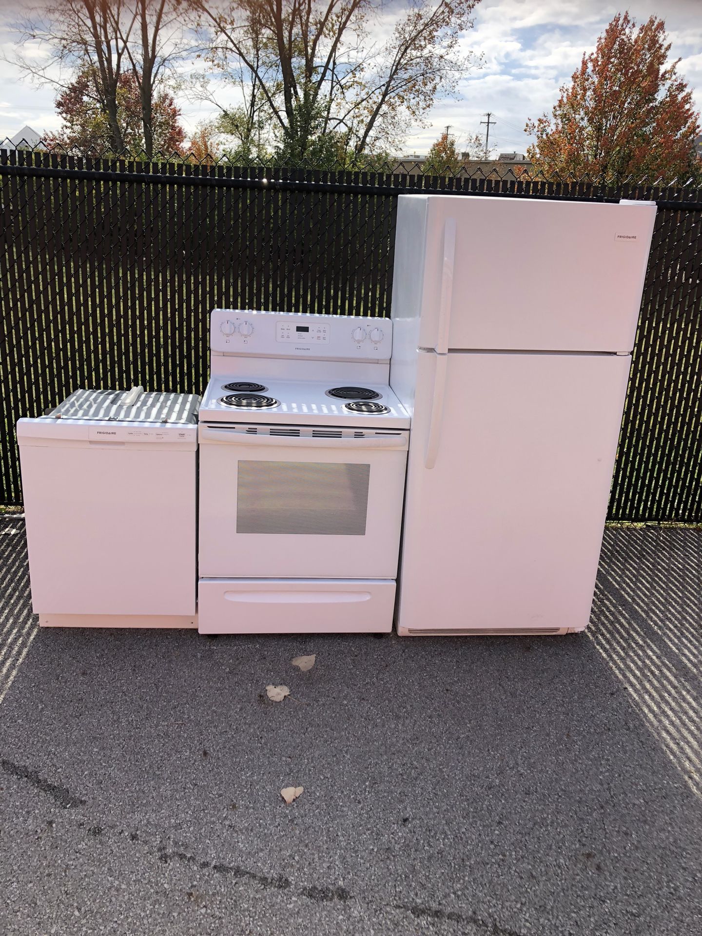 Matching set fridge,stove and dishwasher