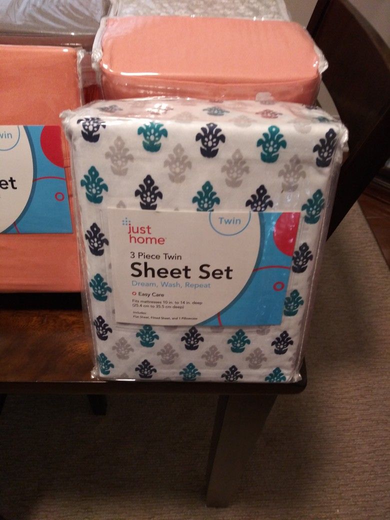 Bed Sheets 3 Piece Various colors To Choose from. Peach, Grey/White