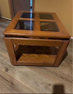 Wood/glass coffee table
