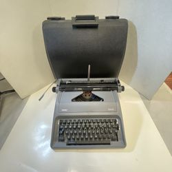 Royal Epoch Manual Portable Typewriter with Case & Ribbon - Gray - Tested