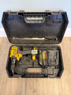DEWALT DCD780 20V MAX Cordless 1/2” Drill Driver W/ Charger and Case