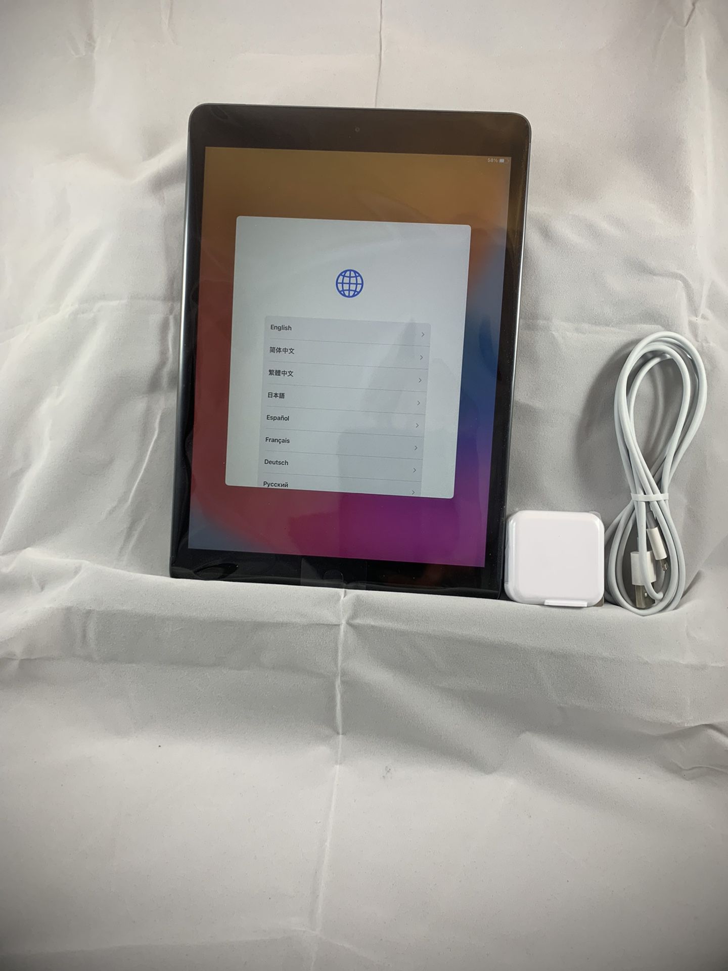 New iPad 8th Gen 128gb W/Charger & Cord