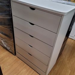5 Drawer Dresser No knobs
