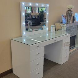 VANITIES WHITE OR BLACK 999.00
