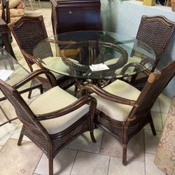 Table With 4 Chairs 
