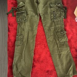 Womens Cargo Pants Size 6. Mid Rise 