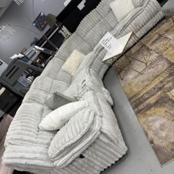 ✨️ Sectional Sofa ✨️ Furniture Sectionals, Bedrooms, Dining Avail 