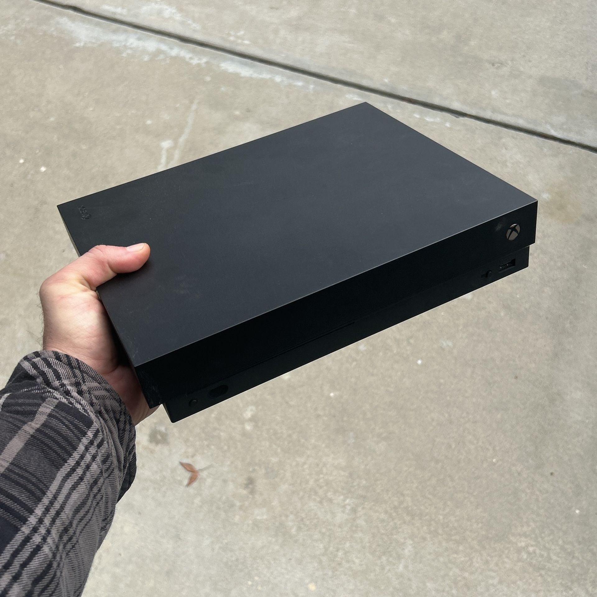 Xbox One X With Black Screen (broken) Free