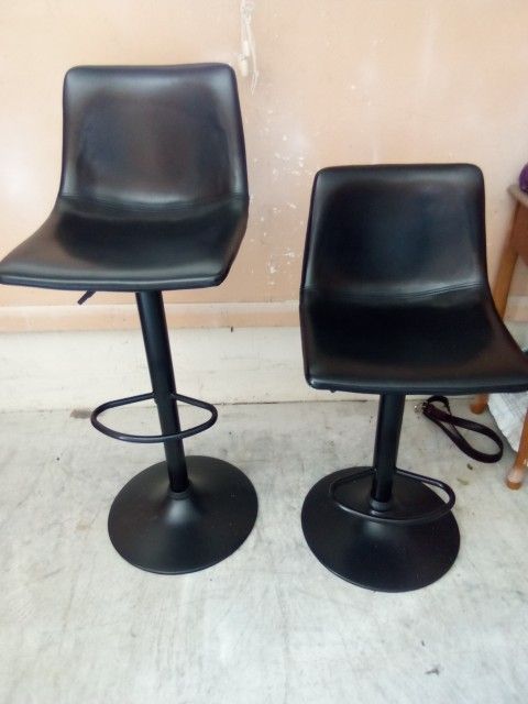 Like New Black Bar Stools