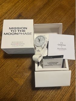White MoonSwatch in box w papers, Omega x Swatch