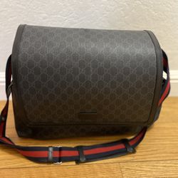 Gucci GG Supreme Diaper Bag / Messenger Crossbody – Authentic