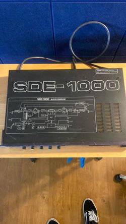 Roland SDE-1000 Digital Delay Unit